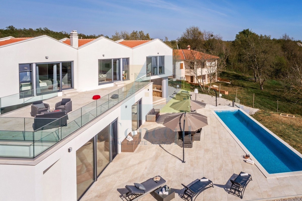 Poreč, okolica, Moderna vila s 6 spavačimi sobami na 6271 m2 zemljišča