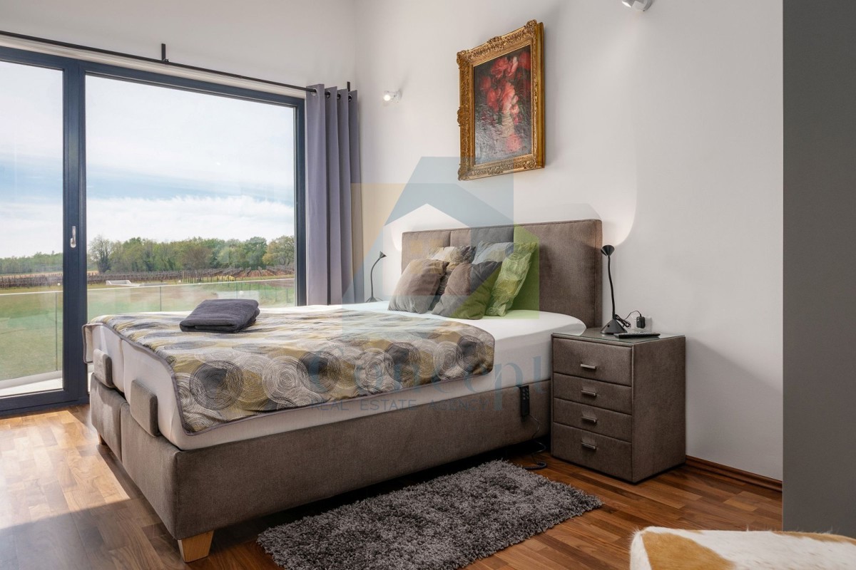 Poreč, okolica, Moderna vila s 6 spavačimi sobami na 6271 m2 zemljišča