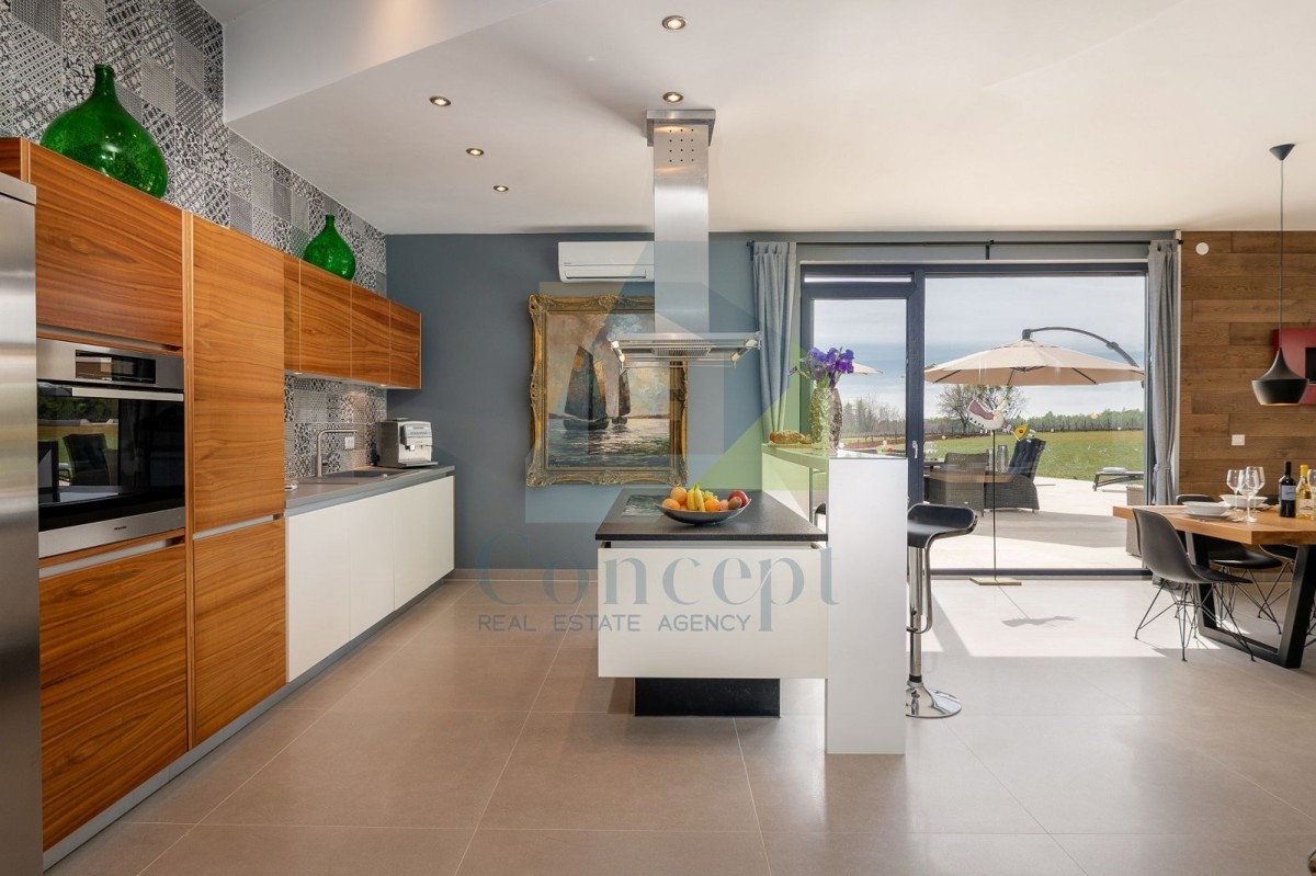 Poreč, okolica, Moderna vila s 6 spavačimi sobami na 6271 m2 zemljišča