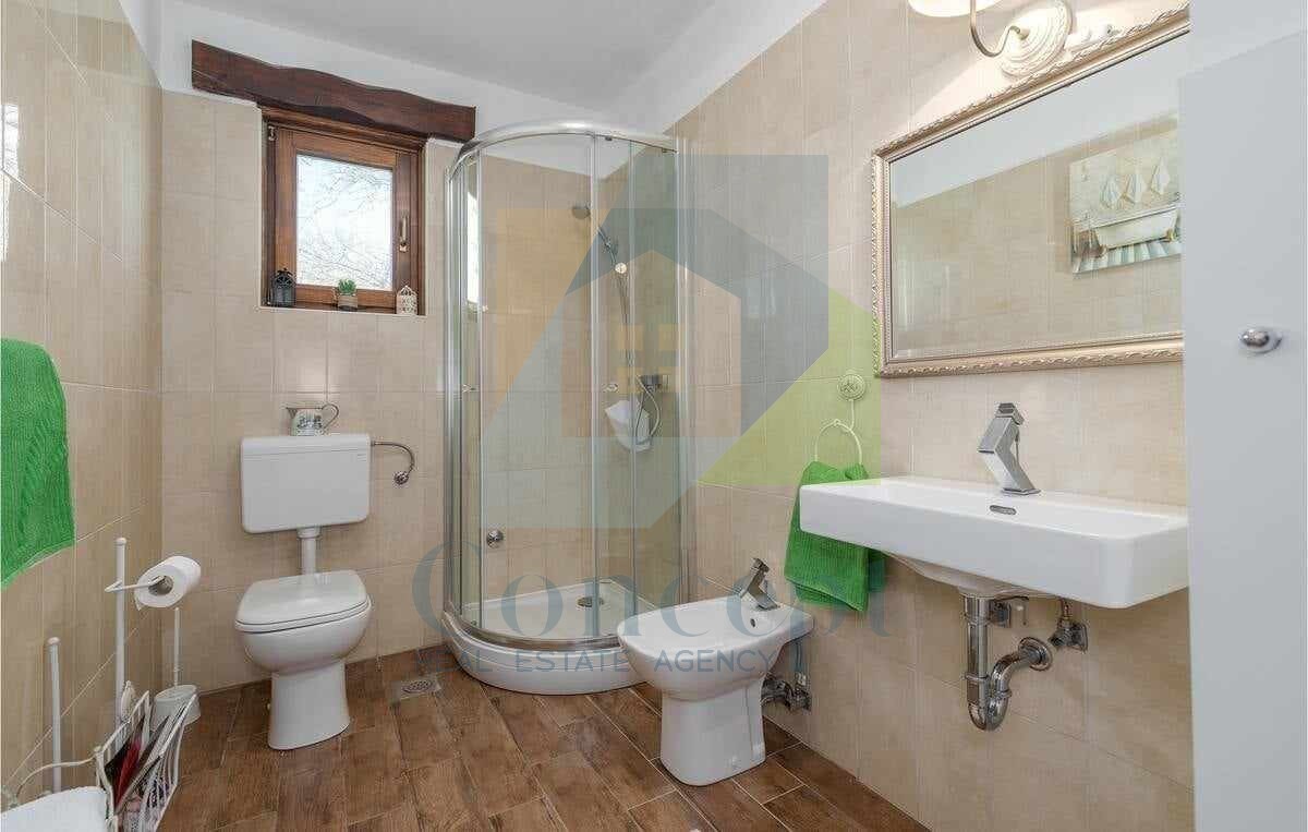 Poreč, okolica, Hiša s bazenom na čudoviti lokaciji, 17 km od morja