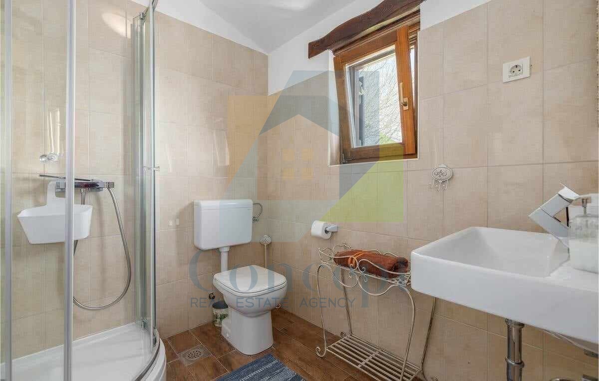 Poreč, okolica, Hiša s bazenom na čudoviti lokaciji, 17 km od morja