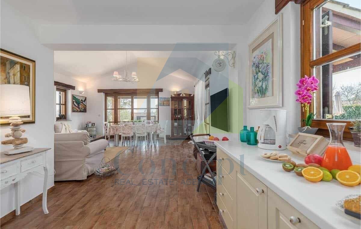 Poreč, okolica, Hiša s bazenom na čudoviti lokaciji, 17 km od morja