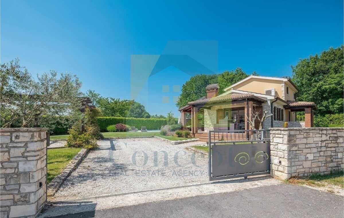 Poreč, okolica, Hiša s bazenom na čudoviti lokaciji, 17 km od morja