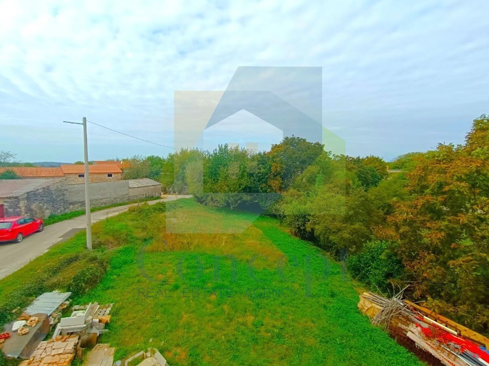 Poreč, okolica, Samostojeća hiša z veliko parcelo