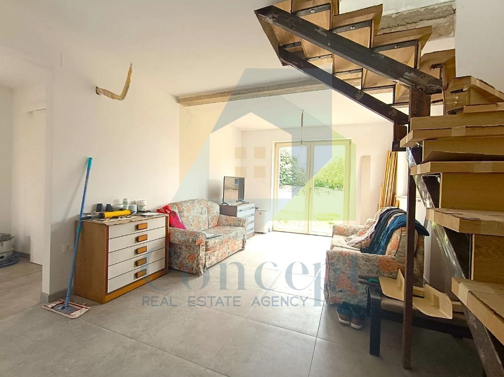 Poreč, okolica, Samostojeća hiša z veliko parcelo