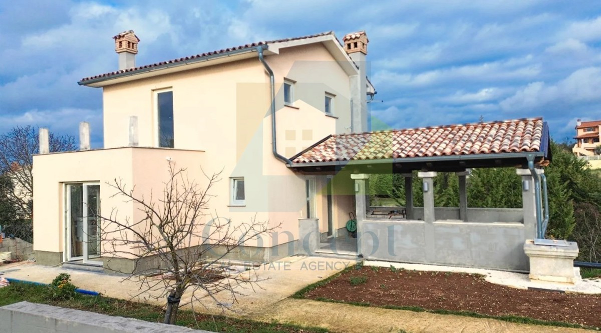 Poreč, okolica, Samostojeća hiša z veliko parcelo