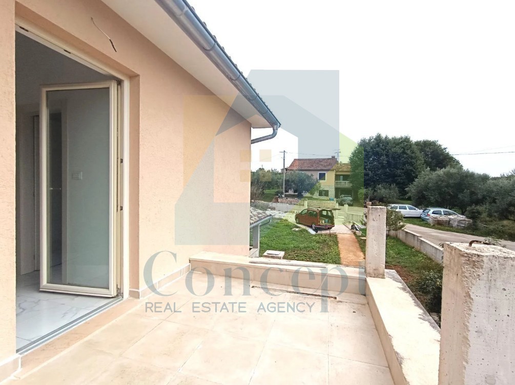 Poreč, okolica, Samostojeća hiša z veliko parcelo