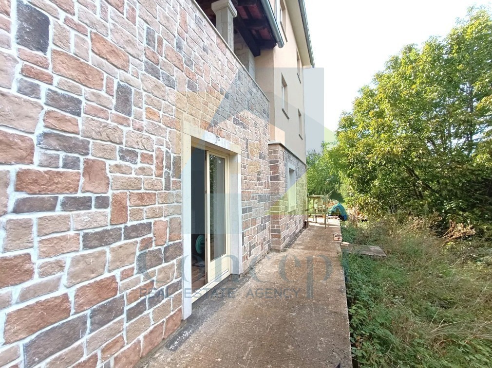 Poreč, okolica, Samostojeća hiša z veliko parcelo