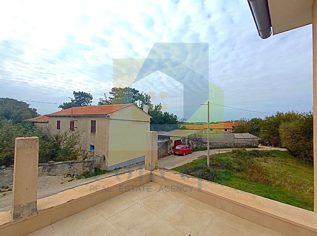 Poreč, okolica, Samostojeća hiša z veliko parcelo