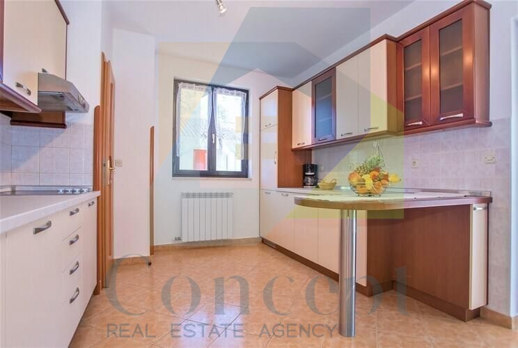 Poreč, Luksuzna lokacija, Apartmanska hiša 750 m od morja