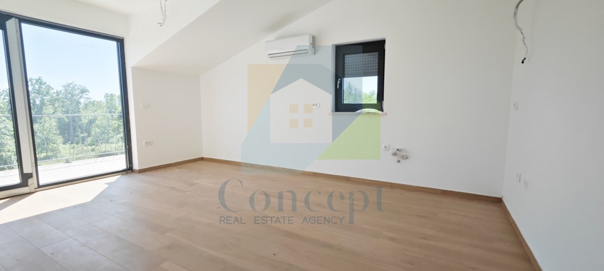 Poreč, okolica, Stan na 2. nadstropju novogradnje, 11 km od morja