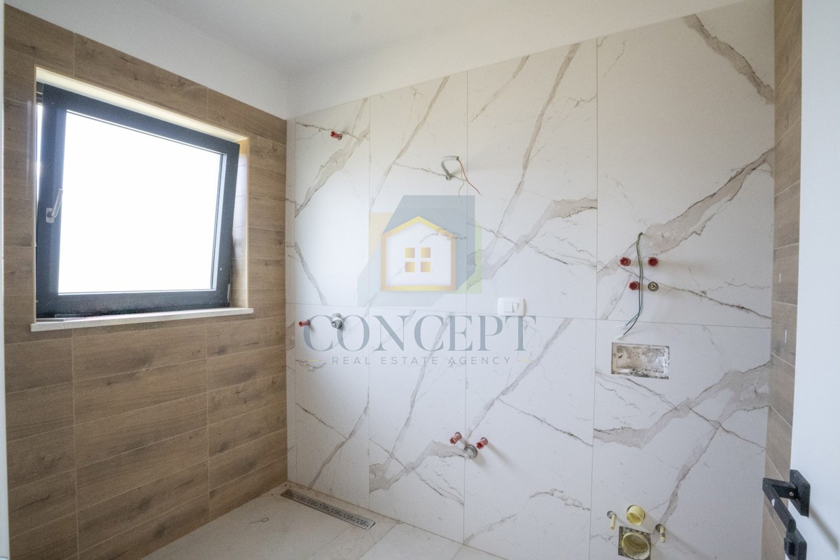 Poreč, okolica, Moderna dvojna kuća s bazenom, 10 km od morja