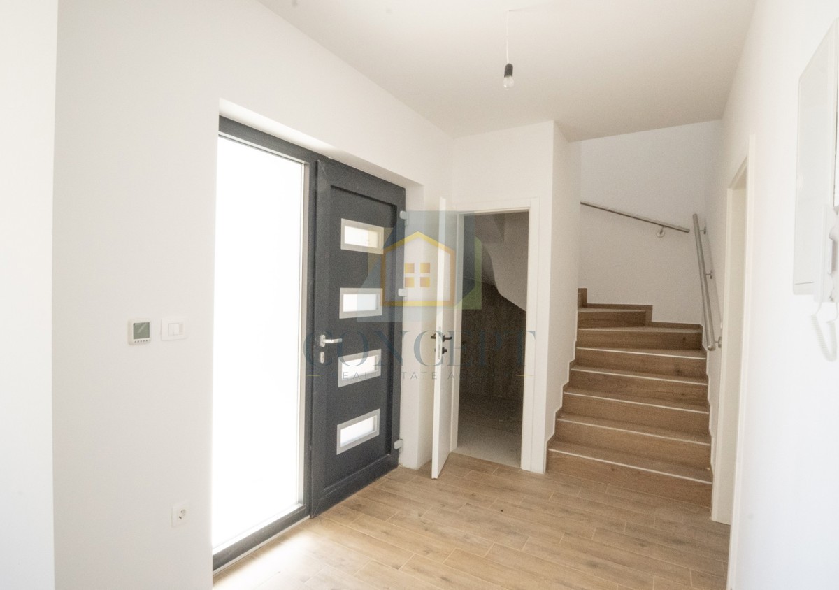 Poreč, okolica, Moderna dvojna kuća s bazenom, 10 km od morja