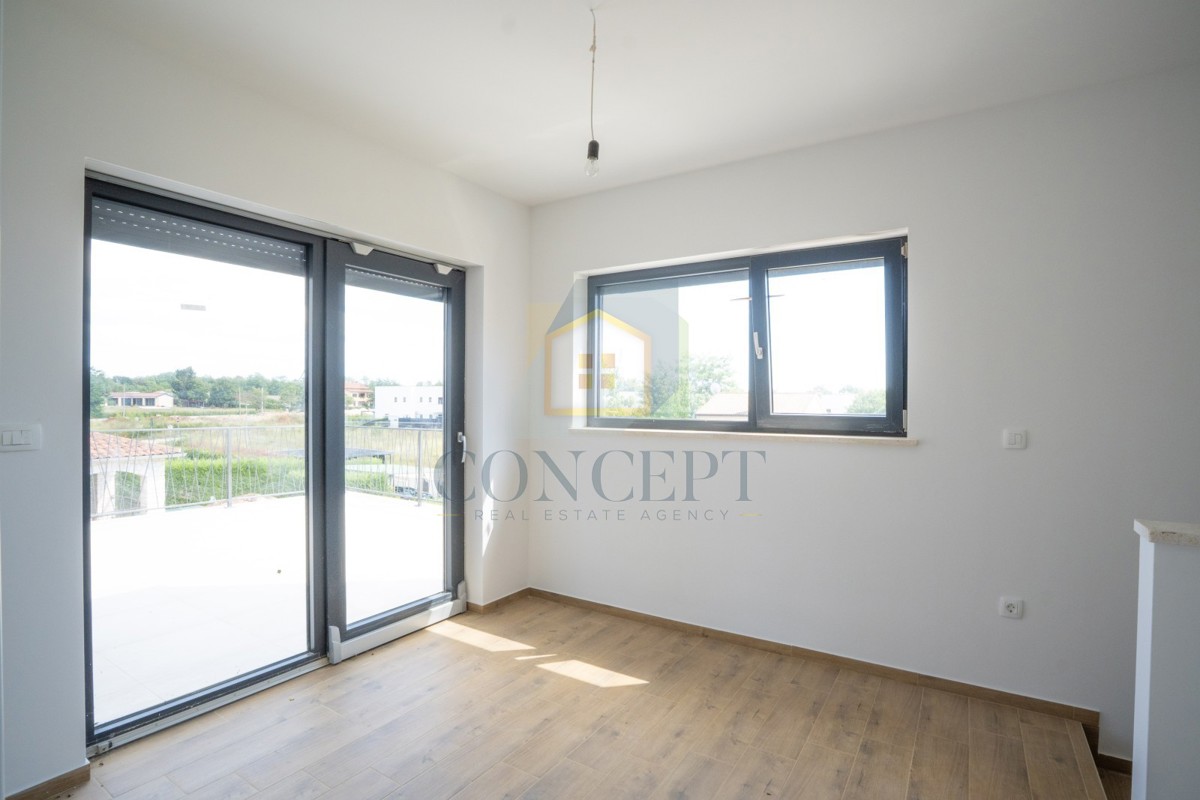 Poreč, okolica, Moderna dvojna kuća s bazenom, 10 km od morja