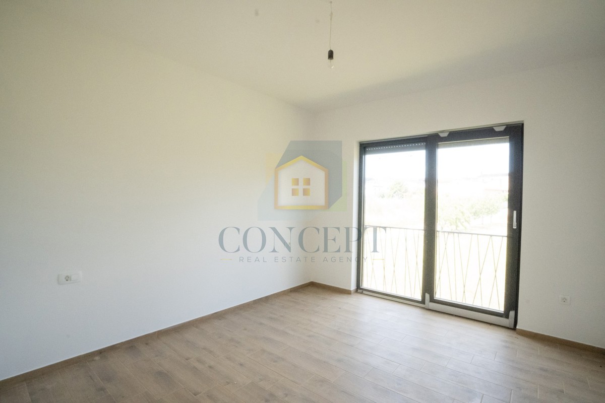 Poreč, okolica, Moderna dvojna kuća s bazenom, 10 km od morja