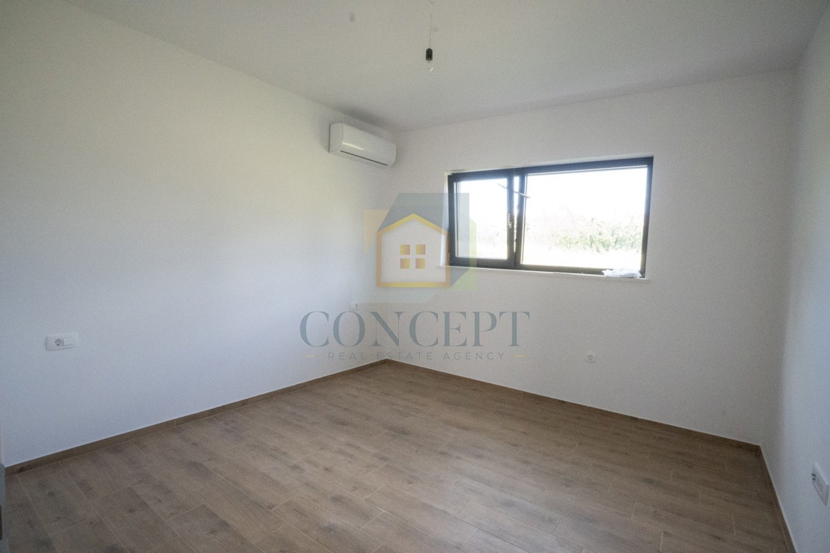 Poreč, okolica, Moderna dvojna kuća s bazenom, 10 km od morja