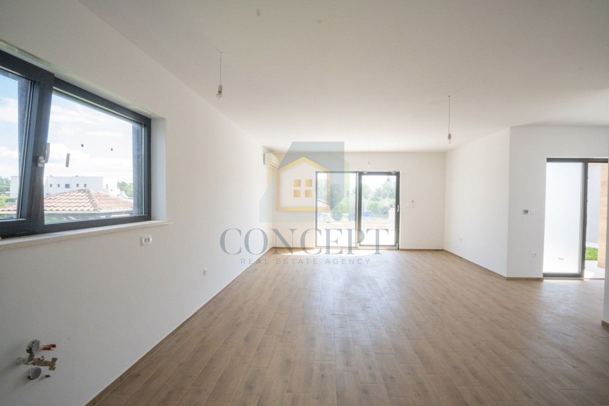 Poreč, okolica, Moderna dvojna kuća s bazenom, 10 km od morja