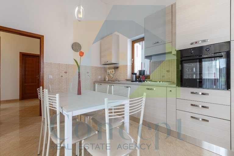 Poreč, okolica, Samostojeća prizemnica s bazenom, 10 km od morja