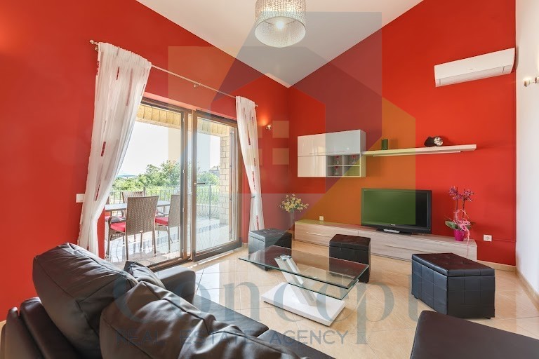 Poreč, okolica, Samostojeća prizemnica s bazenom, 10 km od morja