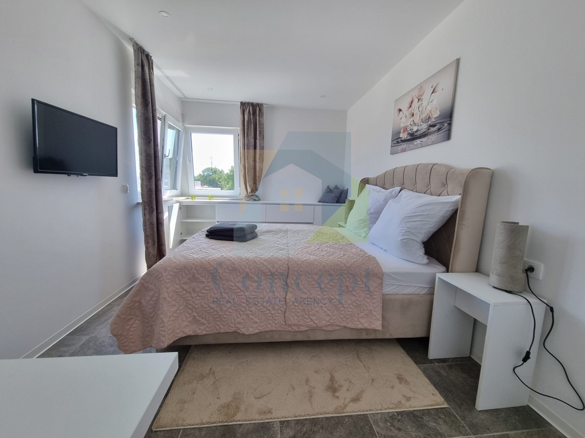 Rovinj, Kanfanar, Dve etažirane moderne, luksuzne hiše na odlični lokaciji, 8 km od morja