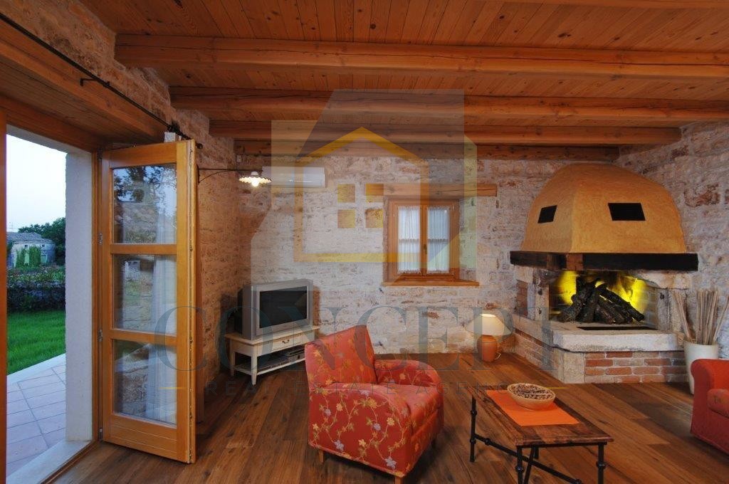 Poreč, okolica, Renovirana avtohtona kamnita hiša s bazenom, 14 km od morja