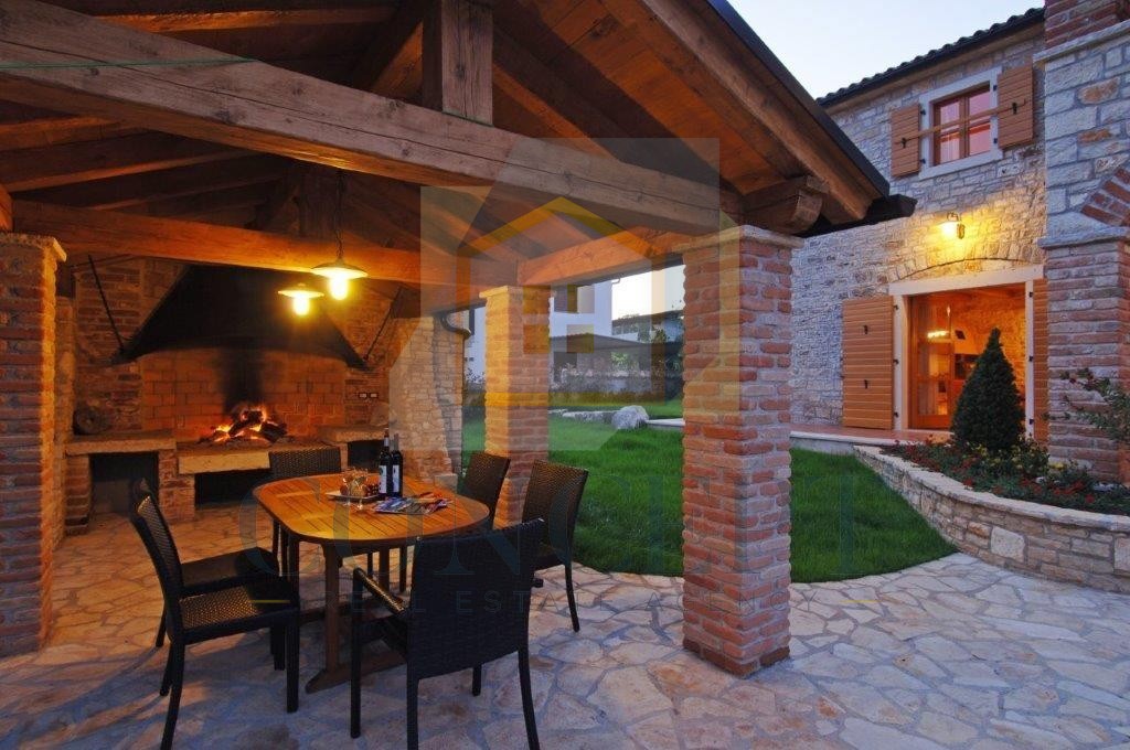 Poreč, okolica, Renovirana avtohtona kamnita hiša s bazenom, 14 km od morja