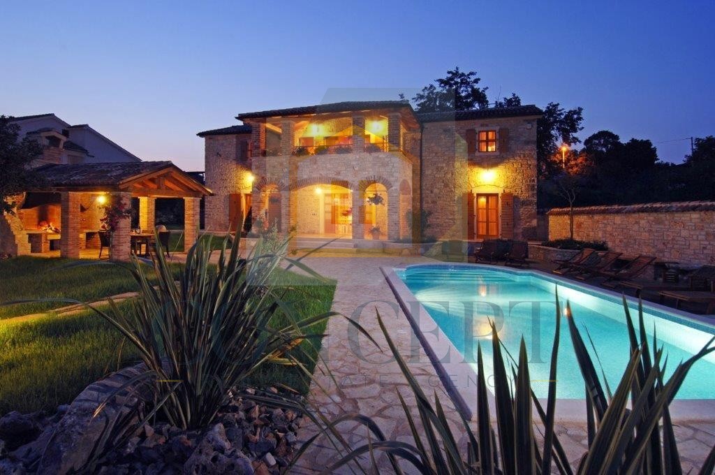 Poreč, okolica, Renovirana avtohtona kamnita hiša s bazenom, 14 km od morja