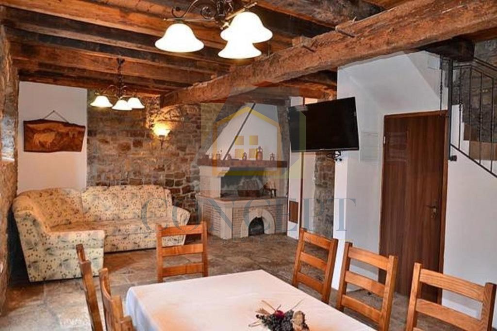 Motovun, okolica, prekrasta avtohtona vila s bazenom in čudovitim pogledom, 28 km od morja