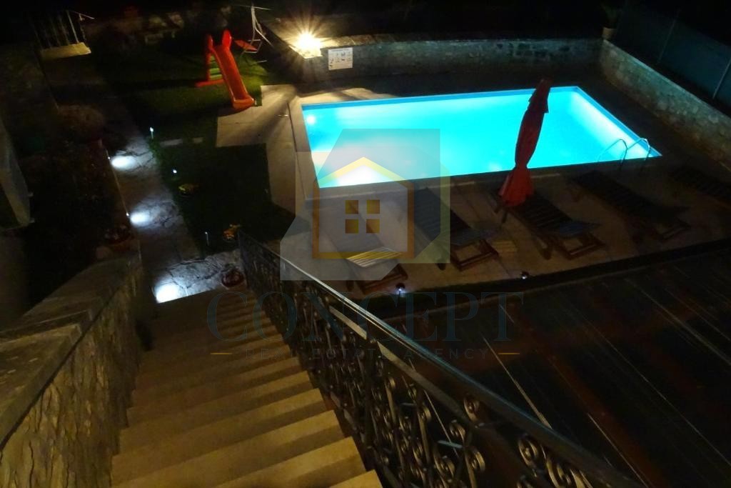 Motovun, okolica, prekrasta avtohtona vila s bazenom in čudovitim pogledom, 28 km od morja