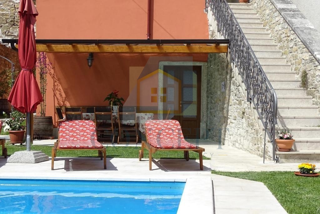 Motovun, okolica, prekrasta avtohtona vila s bazenom in čudovitim pogledom, 28 km od morja