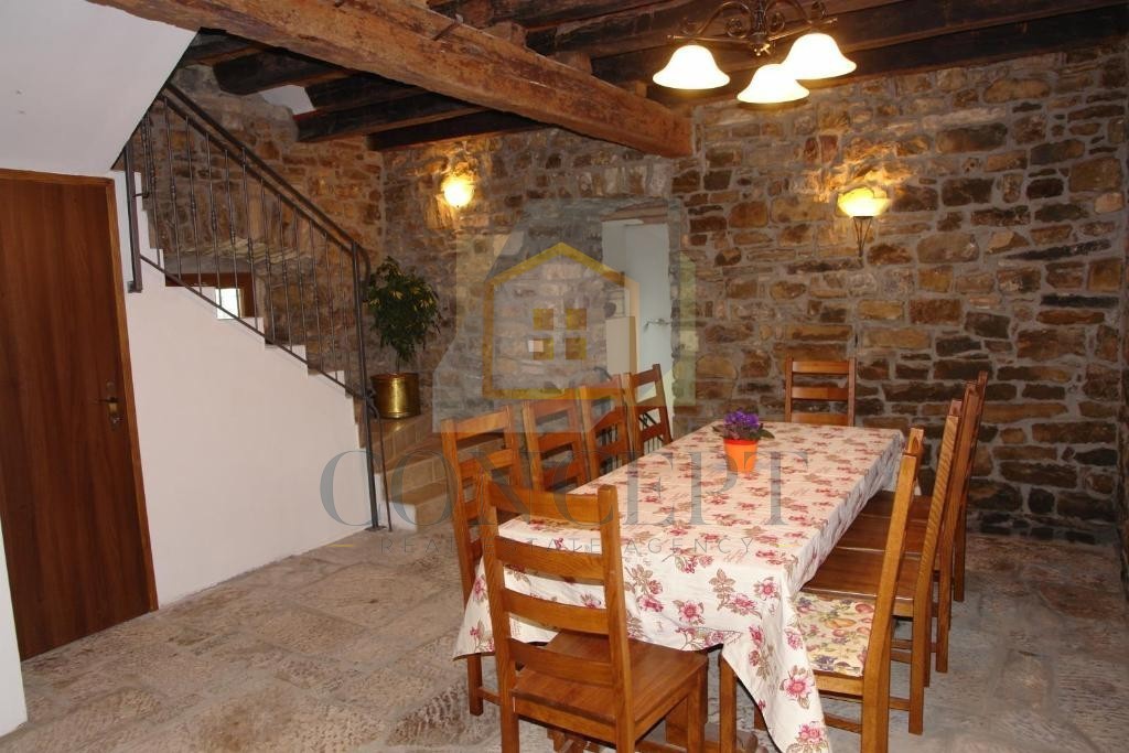 Motovun, okolica, prekrasta avtohtona vila s bazenom in čudovitim pogledom, 28 km od morja