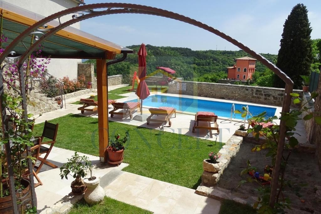 Motovun, okolica, prekrasta avtohtona vila s bazenom in čudovitim pogledom, 28 km od morja