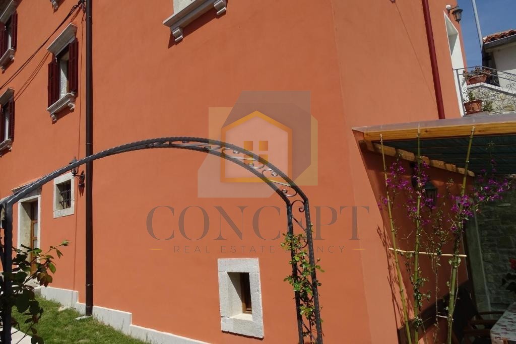 Motovun, okolica, prekrasta avtohtona vila s bazenom in čudovitim pogledom, 28 km od morja