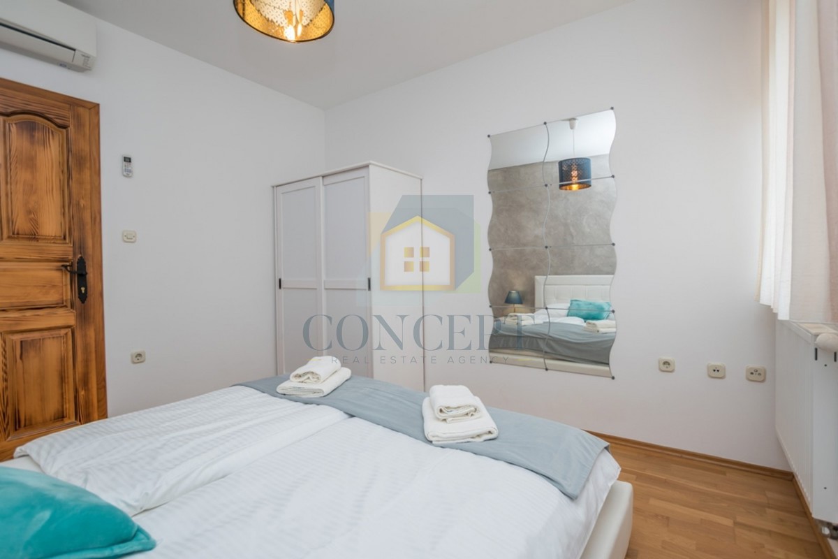 Poreč, okolica, Prekrasna kamena hiša z velikim vrtom in bazenom, 12 km od morja