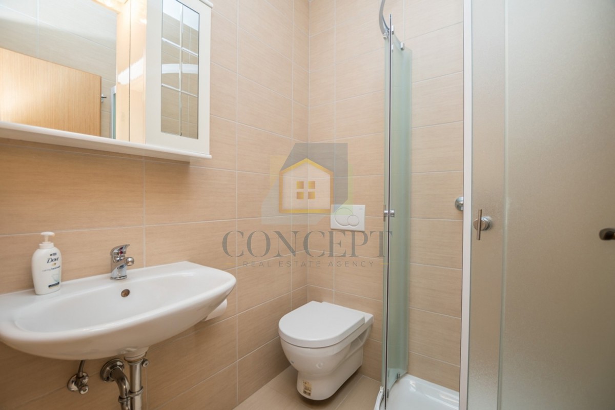 Poreč, okolica, Prekrasna kamena hiša z velikim vrtom in bazenom, 12 km od morja