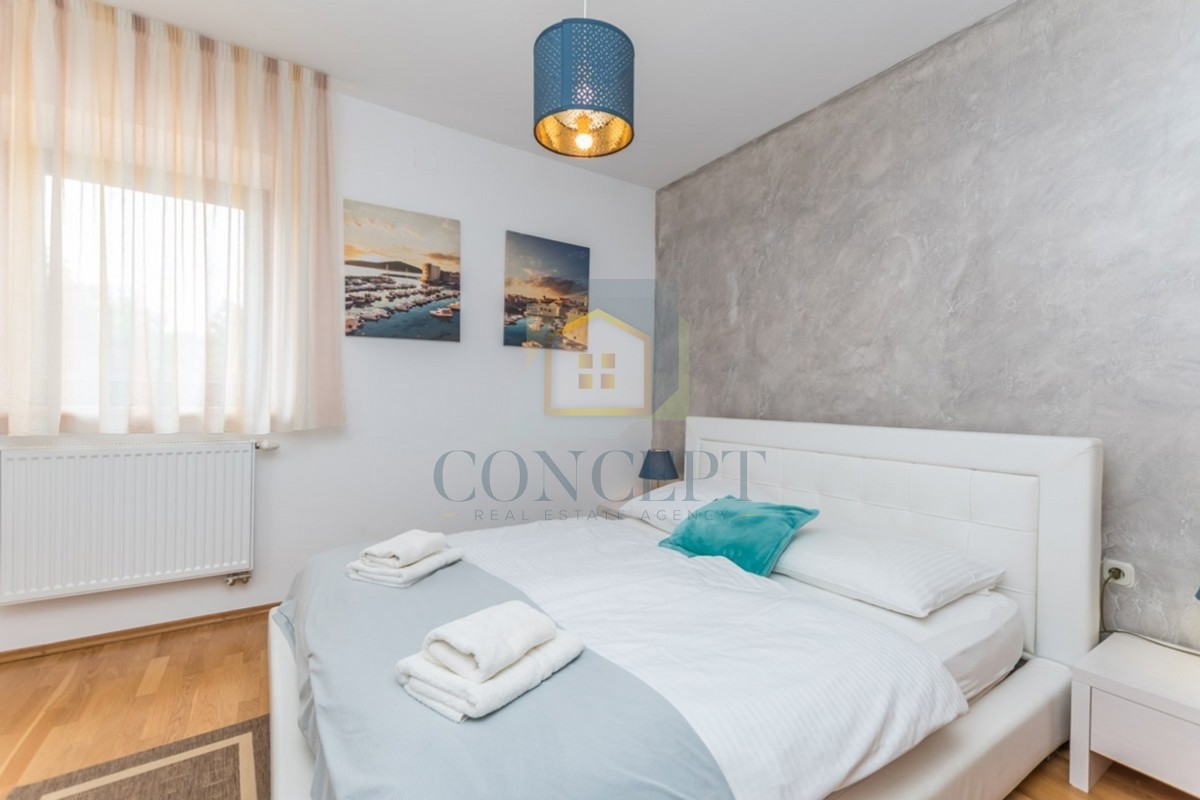 Poreč, okolica, Prekrasna kamena hiša z velikim vrtom in bazenom, 12 km od morja