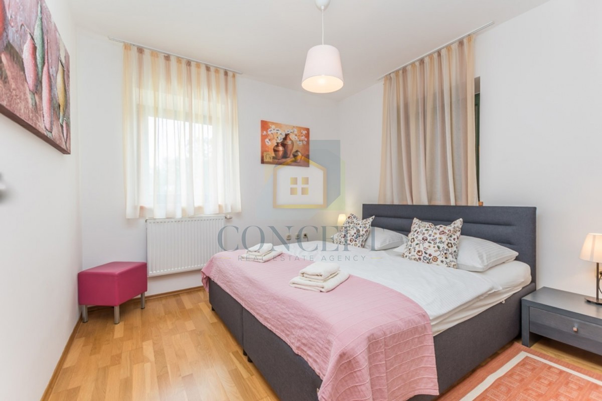 Poreč, okolica, Prekrasna kamena hiša z velikim vrtom in bazenom, 12 km od morja