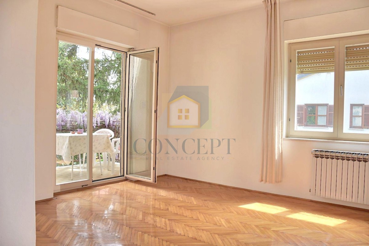 Poreč, Funtana, Prostorna hiša z veliko parcelo, 400 m od morja