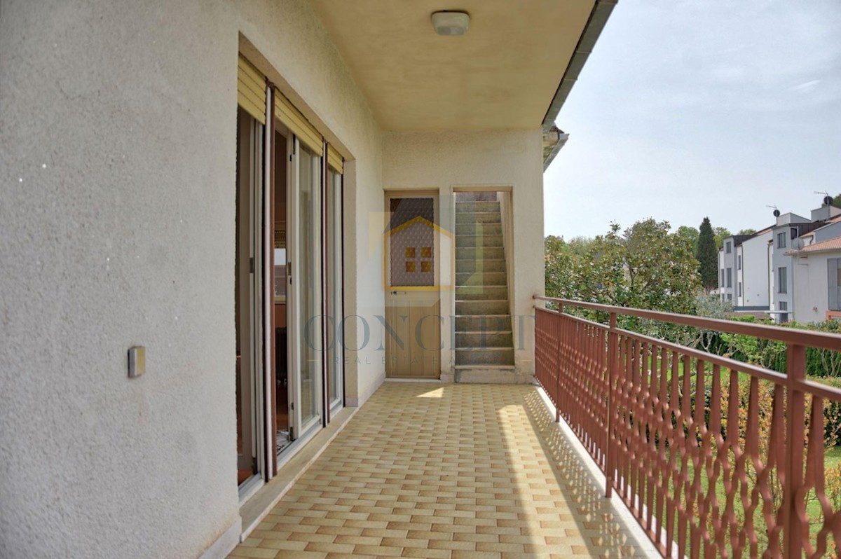 Poreč, Funtana, Prostorna hiša z veliko parcelo, 400 m od morja