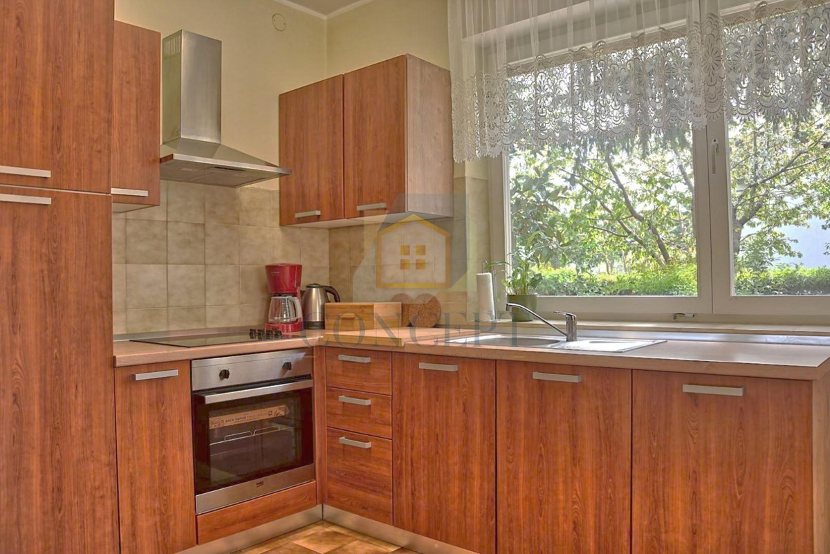 Poreč, Funtana, Prostorna hiša z veliko parcelo, 400 m od morja