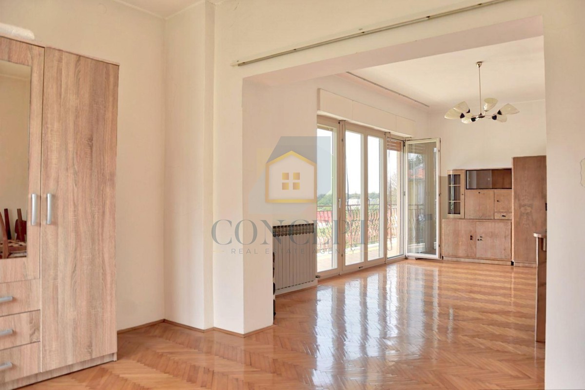 Poreč, Funtana, Prostorna hiša z veliko parcelo, 400 m od morja