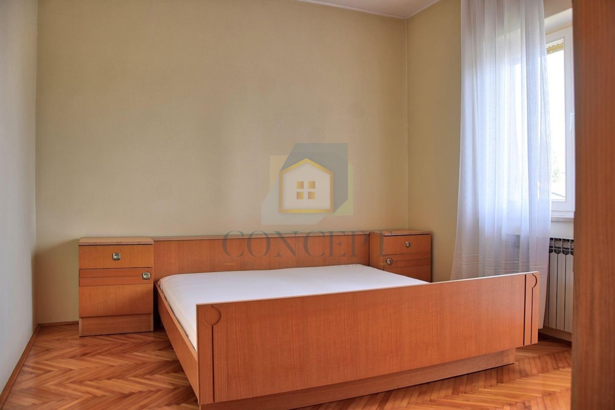 Poreč, Funtana, Prostorna hiša z veliko parcelo, 400 m od morja