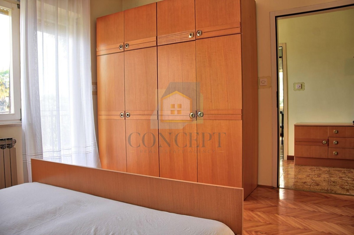 Poreč, Funtana, Prostorna hiša z veliko parcelo, 400 m od morja