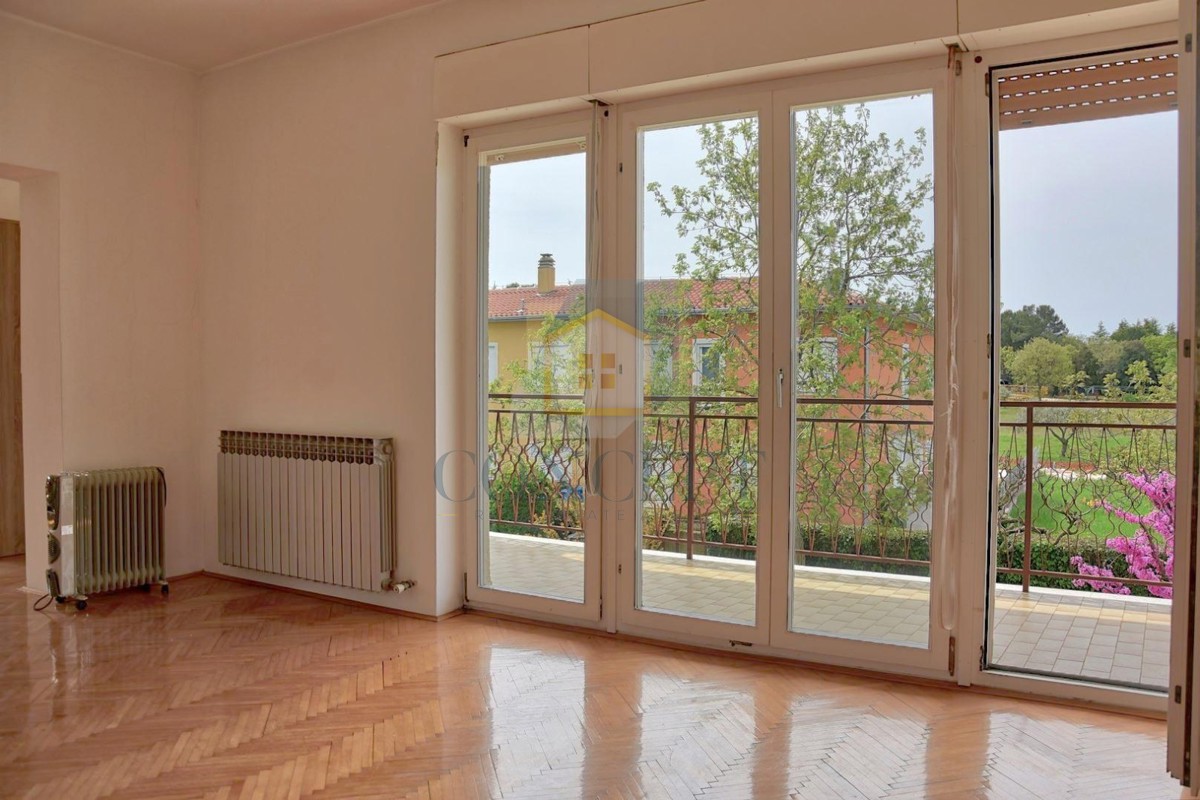 Poreč, Funtana, Prostorna hiša z veliko parcelo, 400 m od morja