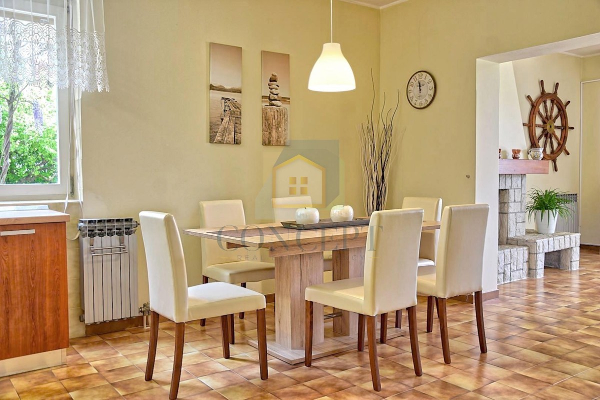 Poreč, Funtana, Prostorna hiša z veliko parcelo, 400 m od morja