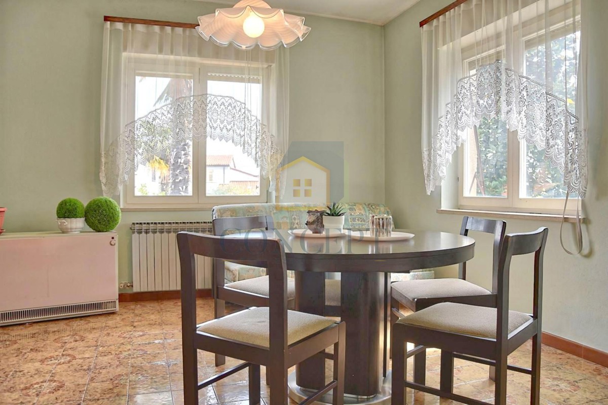 Poreč, Funtana, Prostorna hiša z veliko parcelo, 400 m od morja