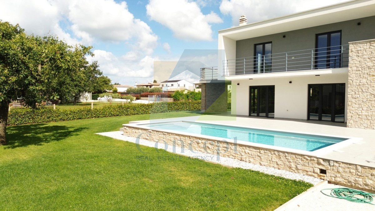 Poreč, okolica, Moderna hiša s bazenom na mirni lokaciji 5 km od morja