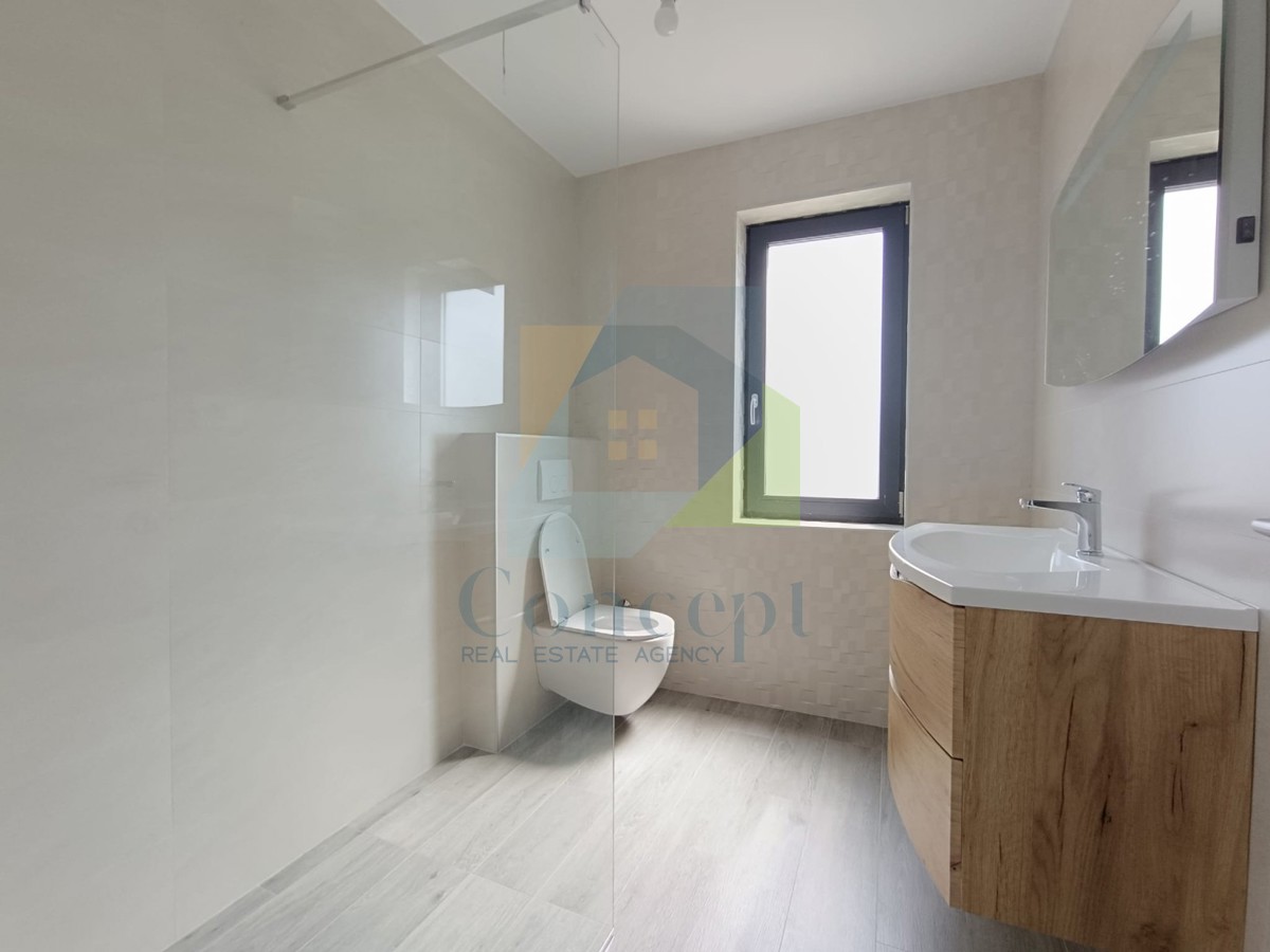 Poreč, okolica, Moderna hiša s bazenom na mirni lokaciji 5 km od morja