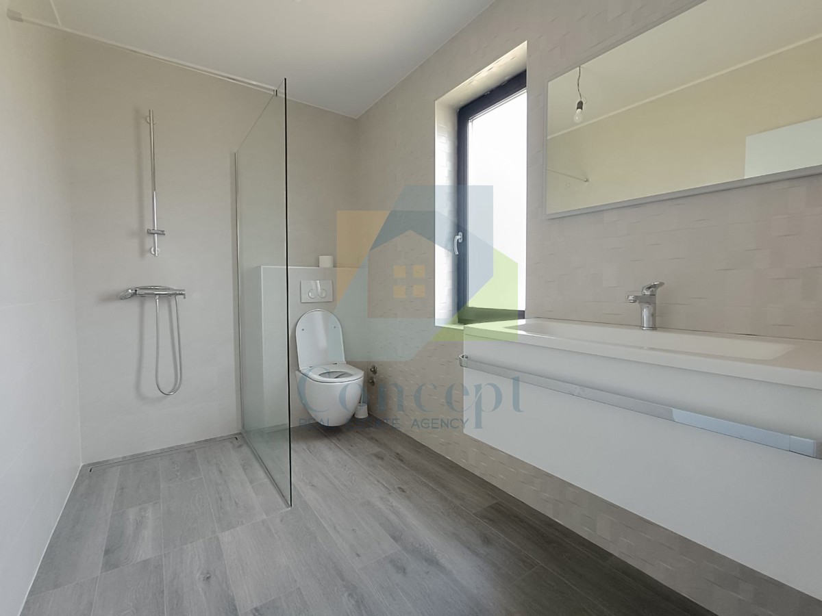 Poreč, okolica, Moderna hiša s bazenom na mirni lokaciji 5 km od morja