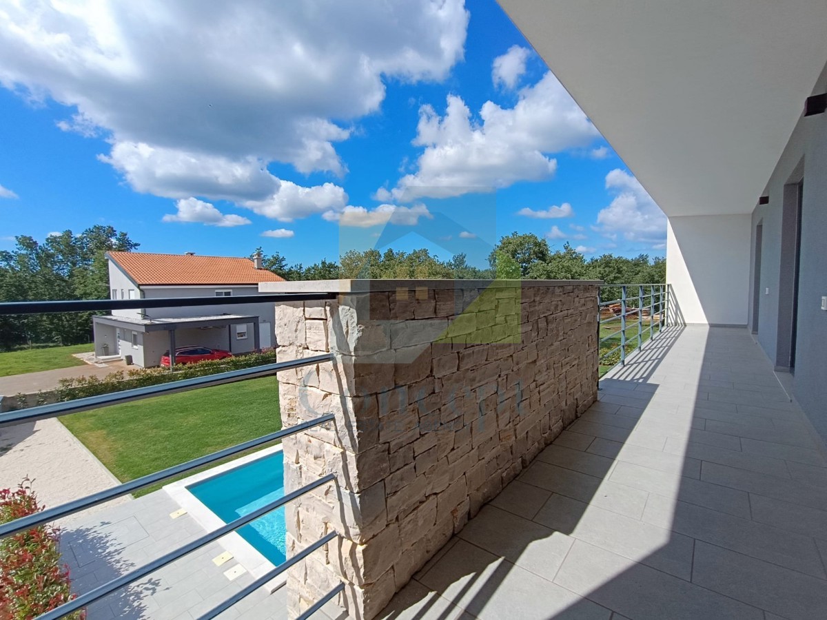 Poreč, okolica, Moderna hiša s bazenom na mirni lokaciji 5 km od morja